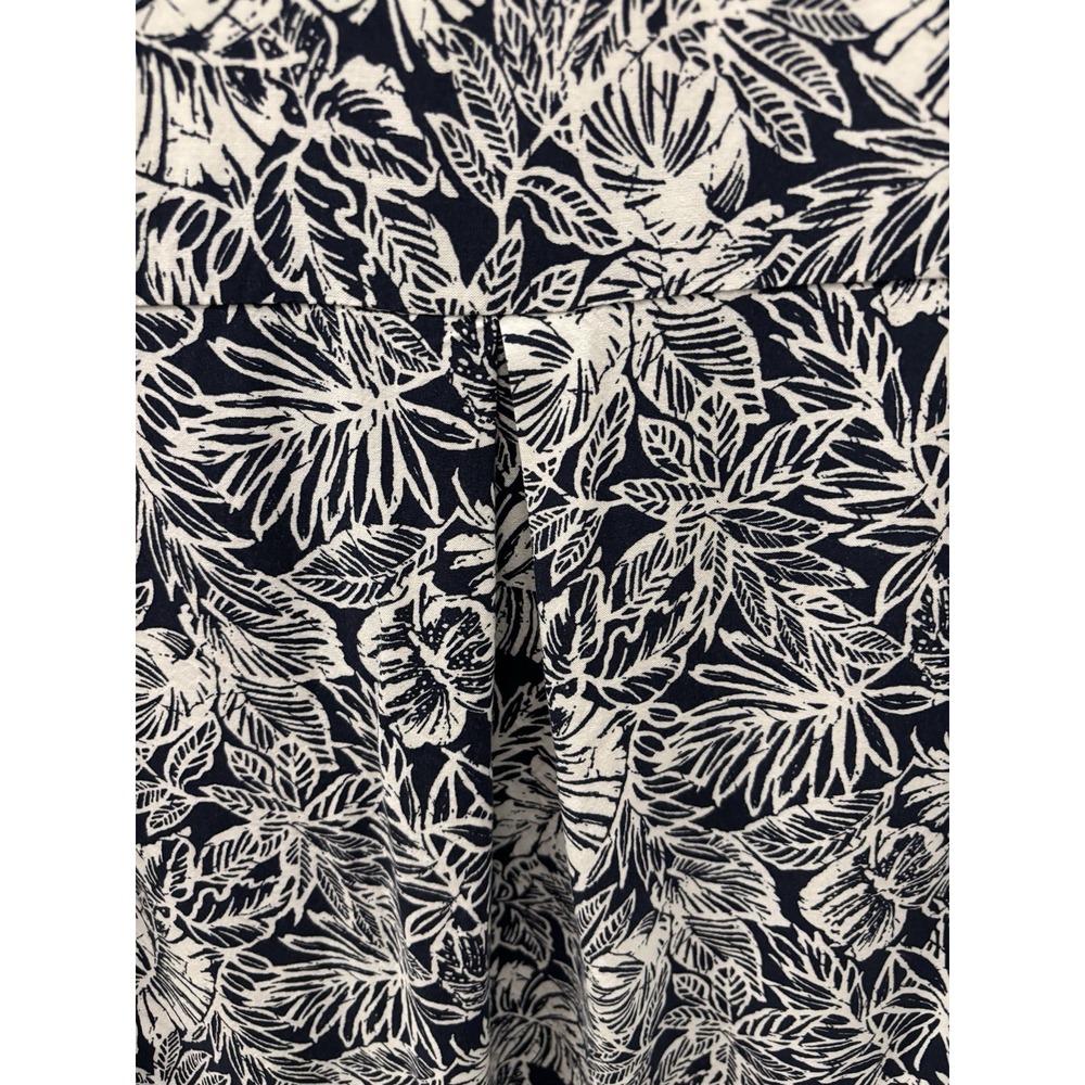Anne Carson Top Womens M Navy White Leaf Rayon V-Neck Buttons Popover Summer - Picture 9 of 12